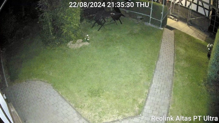 Garten bei Nacht einer Sicherheitskamera