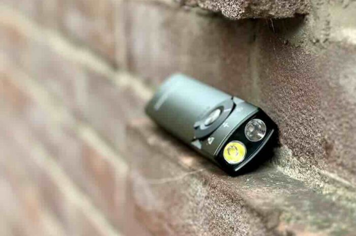 Leistungsstarke Taschenlampen im Test: Olight Seeker 4 Pro & Arkfeld Pro